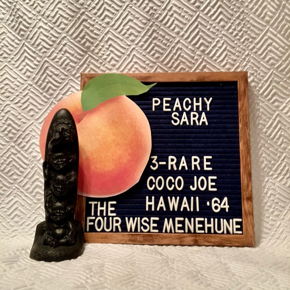 🍑 RARE-VINTAGE 1964 COCO JOE HAWAII-THE FOUR WISE MENEHUNE-MADE FROM LAVA 🍑